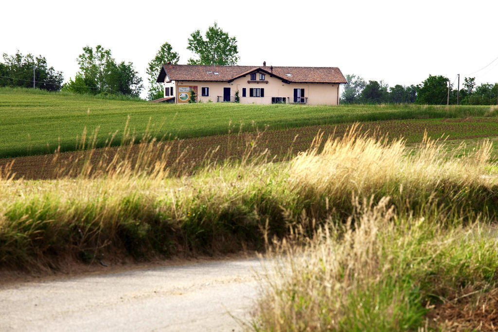 Cascina Papa Mora Villa Cellarengo ภายนอก รูปภาพ